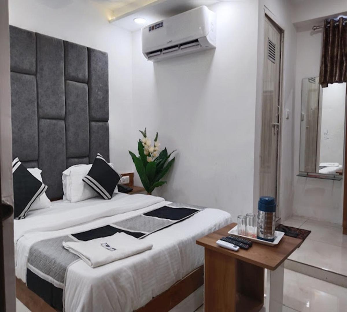 Galaxy Inn Hotel Ahmedabad Esterno foto