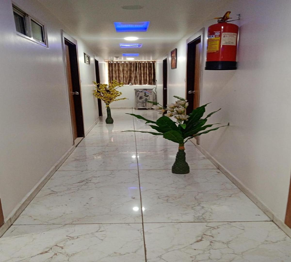 Galaxy Inn Hotel Ahmedabad Esterno foto